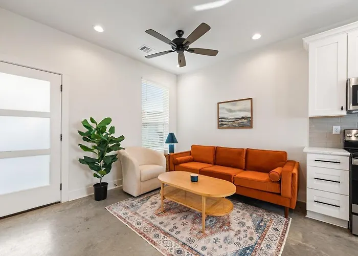 Swamp House Luxury Amenities Chic New 65 Inch Tv