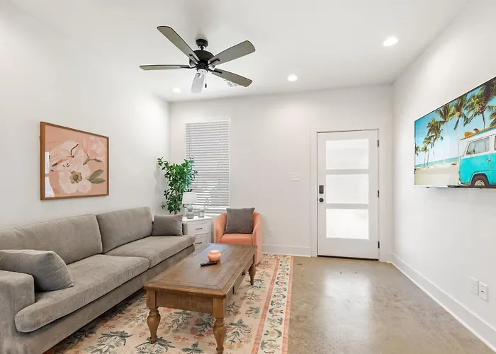 Roux House Cajun Luxury Prime Location
