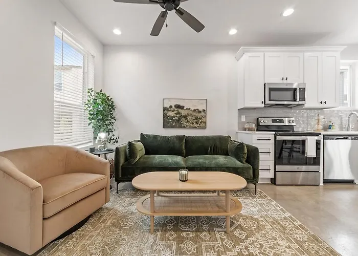 New Cracklin House Luxury Amenities Fast Wifi 65 Tv