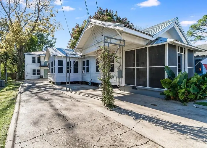 Lafayette Hideaway - Private Room With Kitchen & Parking