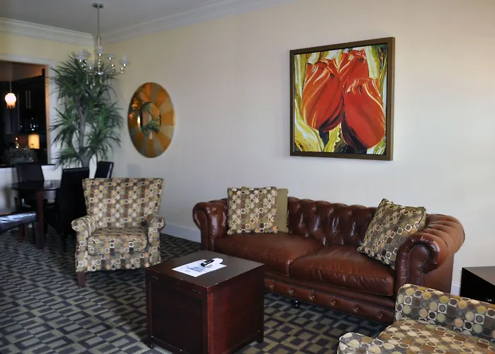 Carriage House Hotel