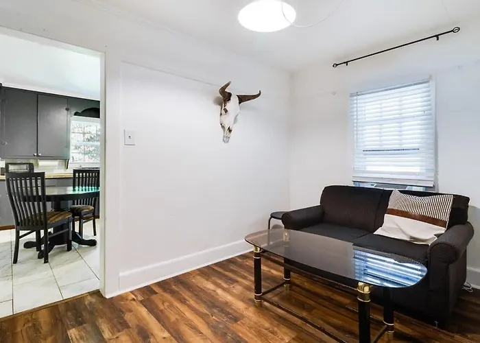 Comfortable 3Br Home Near Downtown