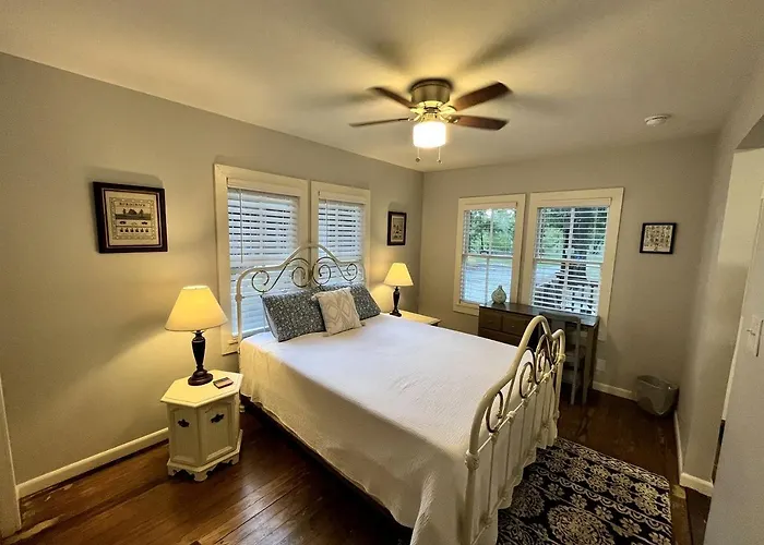 Renovated Waterfront Cottages Ideal For Families Or Groups In Louisiana