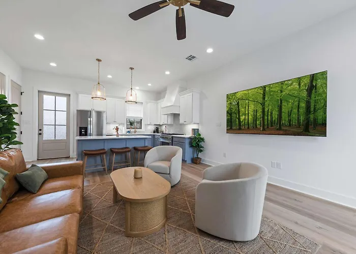 New Luxury Home - King - Central Location - Premier Host