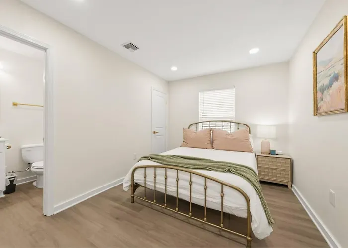 Canal Inn-King-Cajun Luxury-Near Downtown-Chic