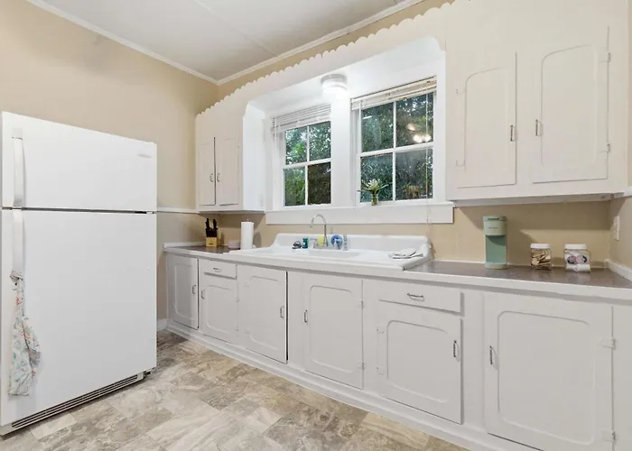 Cozy 1Br Cottage W Kitchen & Laundry