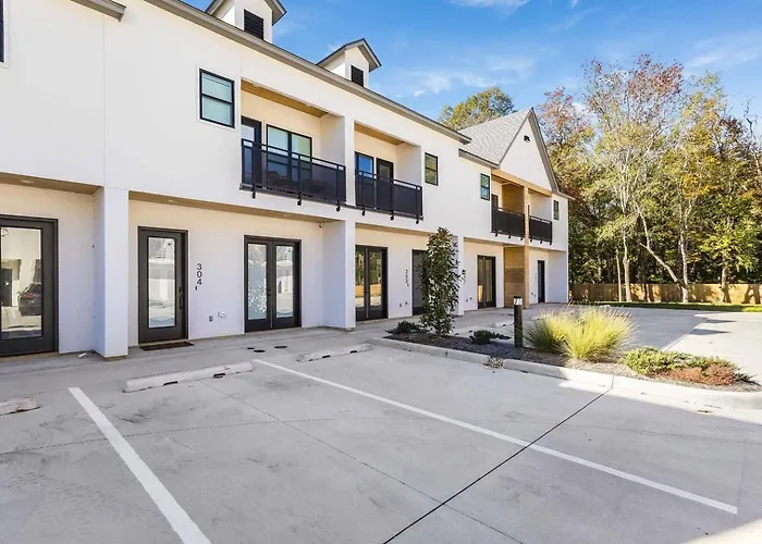 Designer Townhaus River Ranch & Hospitals