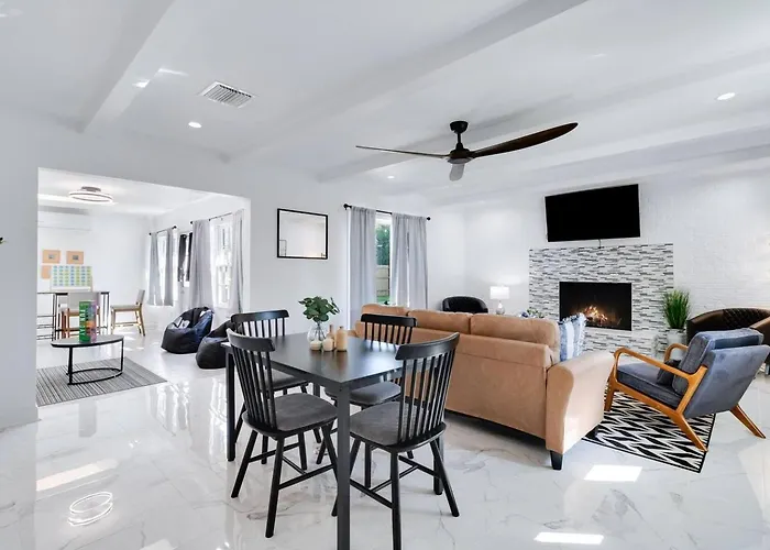 Midtown Haus: Game Rm + Fire Pit