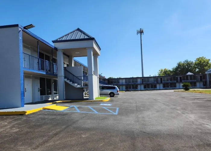 Days Inn by Wyndham Lafayette/University