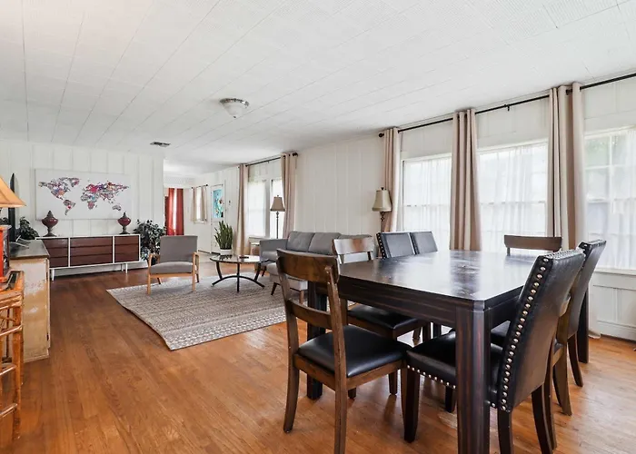 Spacious 4Br For Crews & Groups With Free Parking